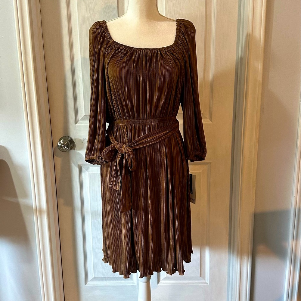 Nine West gold dress Size 4. Long sleeve stretchy fabric. NWT. Approximately 36”